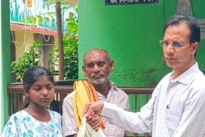 tb marijon ko poshan sahayata sadar chc mein paanch marijon ke beech food packet vitrit