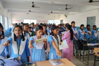 cm school off exilence, saraikela mein mukh swasthya jaanch evam jagrukta shivir hua aayojit