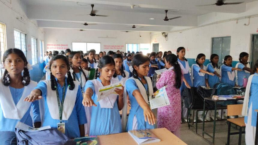 cm school off exilence, saraikela mein mukh swasthya jaanch evam jagrukta shivir hua aayojit