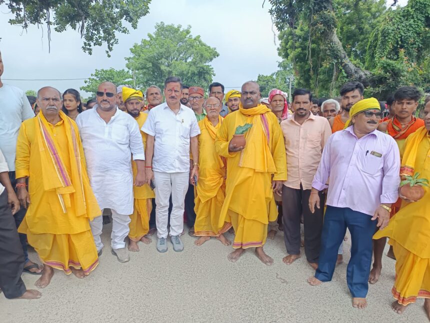 gaaje-baje ke saath jalbhari, bankerwa mein murti se hua shankar bhagwan mandir ki pran pratishtha ki bhavyata ka anokha ashtyam