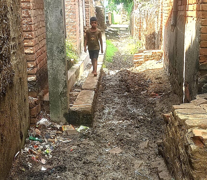 harnaut mein 122 safaikarmi hadtaal par, nagar panchayat mein dusre din bhi charmarai safai vyavastha