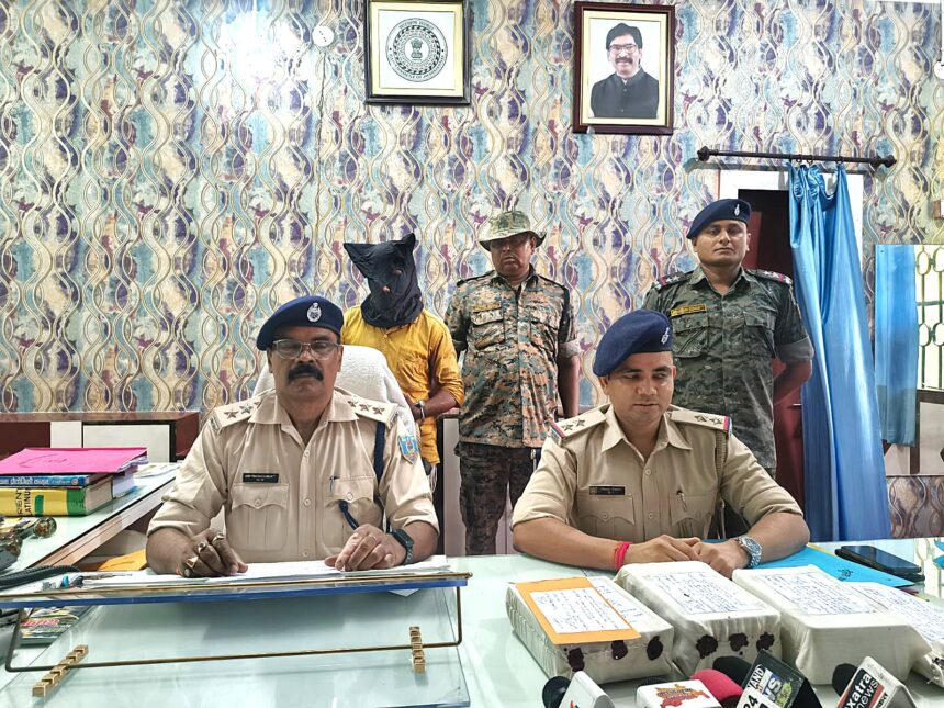 ichagarh police ki badi uplabdhi , teen kilo afeem ke saath ek taskar giraftaar