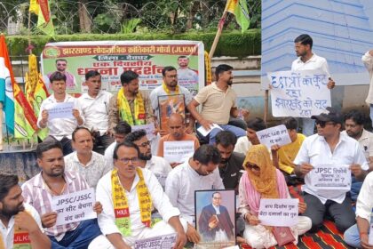 jpsc-jssc bharti ghotalon par jlkm ka hunkar, devghar samaharnalay par garje chhatra-yuva