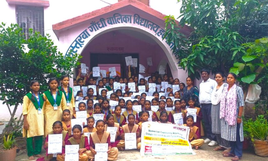 kishoriyon ke beech jagrukta karyakram ka aayojan