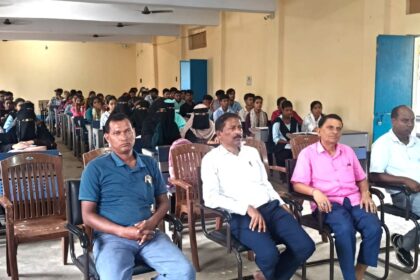 madhupur mahavidyalaya mein navpraveshi chhatron ka bhavya swagat
