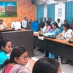 up vikas aayukt ne ki samaj kalyan vibhag ki yojanaon ki samiksha, anganbadi kendron ki suvidhaen durust karne ke diye nirdesh
